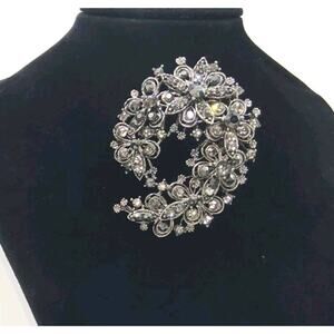 brooch vintage preowned